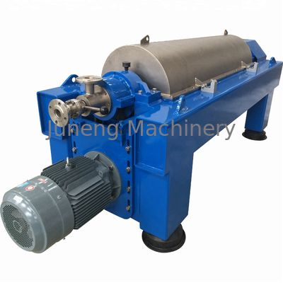 comprare Three Phase Horizontal Decanter Centrifuge for Oil Sludge Water Separation with 22/5.5 kw Motor Power and 3200r/min Speed online manufacture